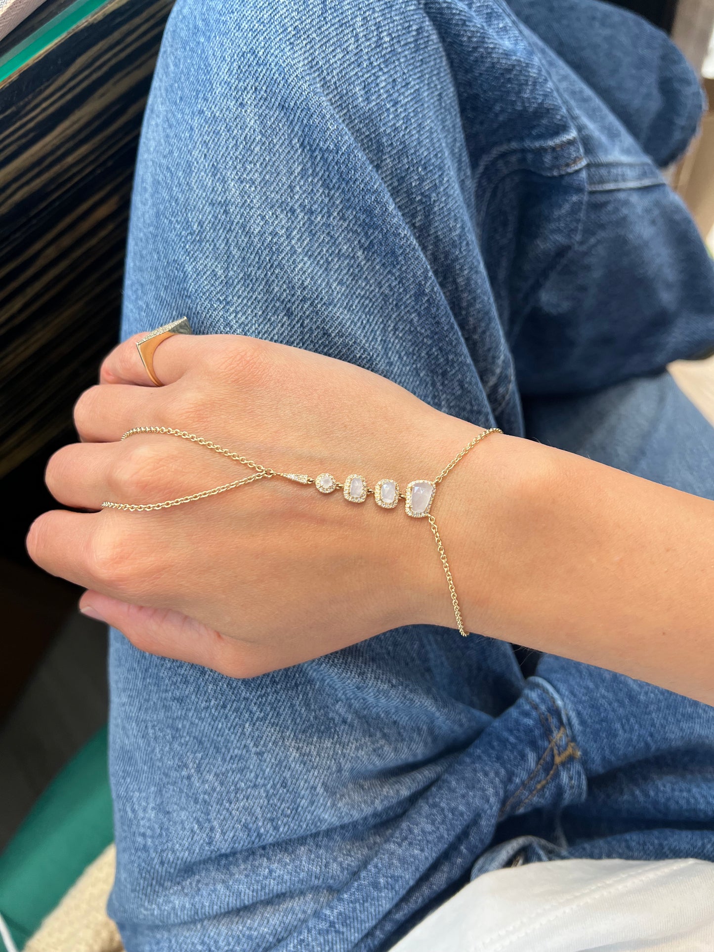 Seluna Handchain