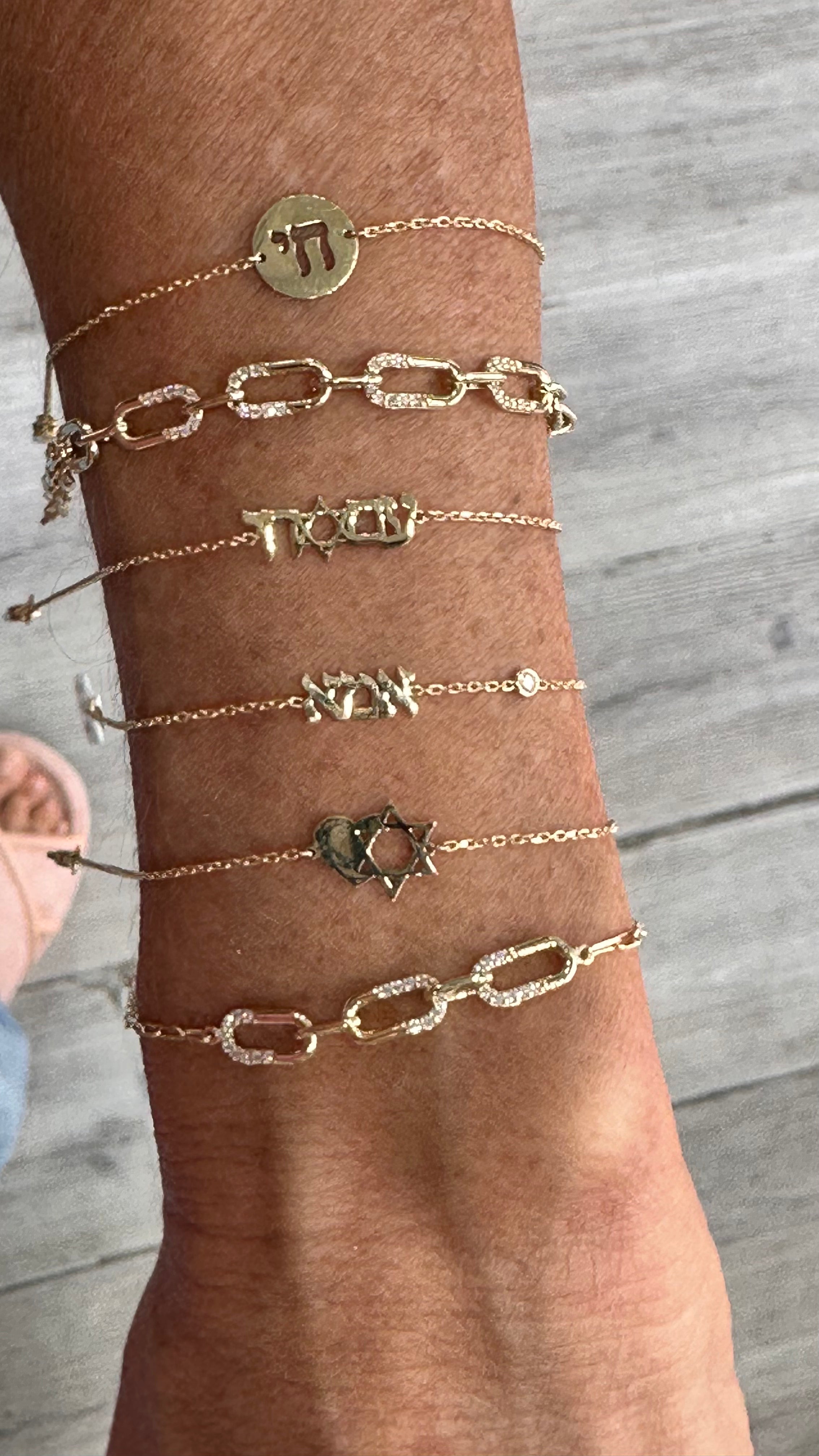 Round Diamond, Hebrew "MOM" Bracelet