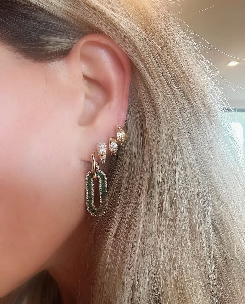 Étoile Emerald Hoop Earrings